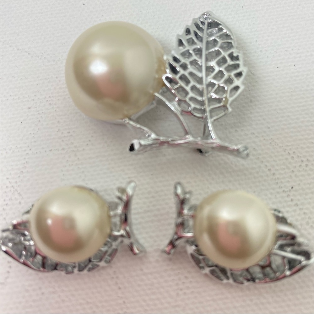 3 PC Sarah Coventry Silver Tone Floral Faux Pearl Brooch with Clip Faux Earrings